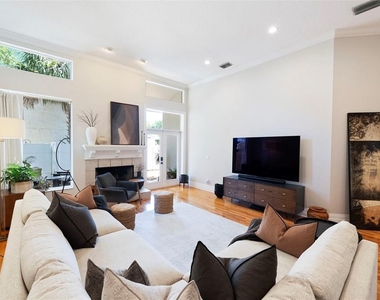 2504 W Tennessee Avenue - Photo Thumbnail 3