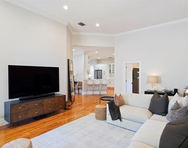 2504 W Tennessee Avenue - Photo Thumbnail 6