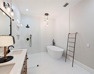 2504 W Tennessee Avenue - Photo Thumbnail 12