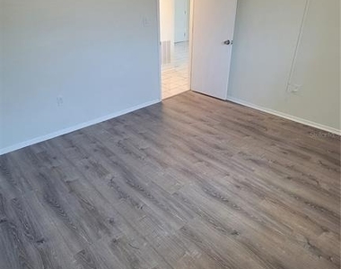 308 Avanda Court - Photo Thumbnail 15