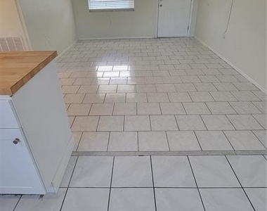 308 Avanda Court - Photo Thumbnail 6