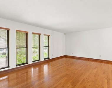 3101 Walnut Street Ne - Photo Thumbnail 7