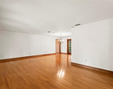 3101 Walnut Street Ne - Photo Thumbnail 6