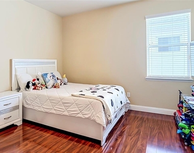 8511 Northton Groves Boulevard - Photo Thumbnail 46