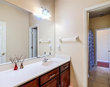 8511 Northton Groves Boulevard - Photo Thumbnail 49