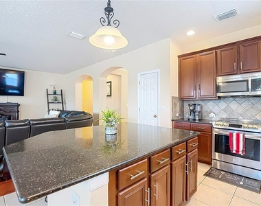 8511 Northton Groves Boulevard - Photo Thumbnail 21