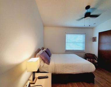 8724 Cobbler Place - Photo Thumbnail 12