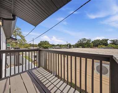 5608 S Manhattan Avenue - Photo Thumbnail 4