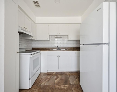 5608 S Manhattan Avenue - Photo Thumbnail 6