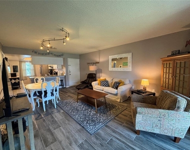 204 Meadow Lane - Photo Thumbnail 2