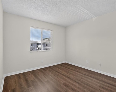 4110 Waterside Island Court - Photo Thumbnail 27