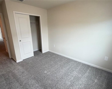2133 Southbury Drive - Photo Thumbnail 12
