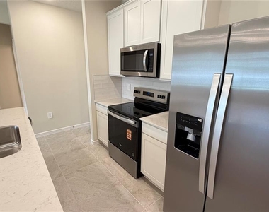 2133 Southbury Drive - Photo Thumbnail 6