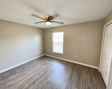 1011 Morvan Lane - Photo Thumbnail 15