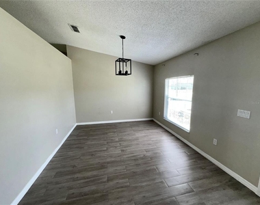 1011 Morvan Lane - Photo Thumbnail 7