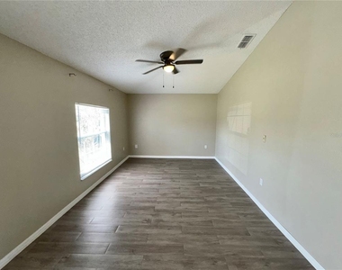 1011 Morvan Lane - Photo Thumbnail 8