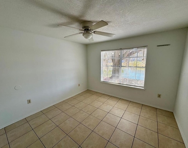 1222 Bermuda Lakes Lane - Photo Thumbnail 10