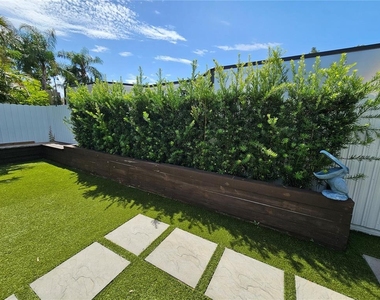 2436 Arapaho Street - Photo Thumbnail 25