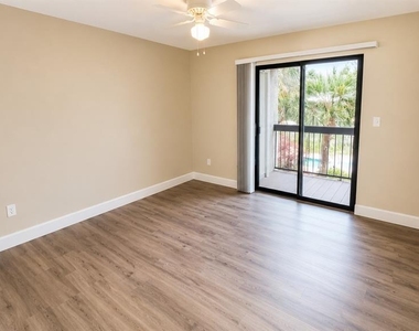 4033 Crockers Lake Boulevard - Photo Thumbnail 5
