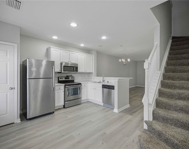 4439 Sw 49th Avenue - Photo Thumbnail 2