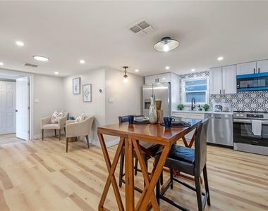 4809 Thorpe Avenue - Photo Thumbnail 16