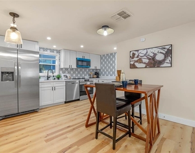 4809 Thorpe Avenue - Photo Thumbnail 17