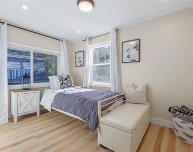 4809 Thorpe Avenue - Photo Thumbnail 3