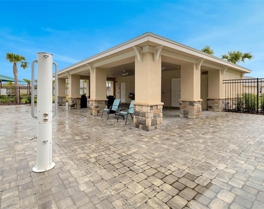 2576 Penguin Boulevard - Photo Thumbnail 24