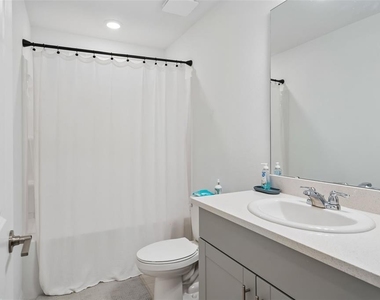 2576 Penguin Boulevard - Photo Thumbnail 15