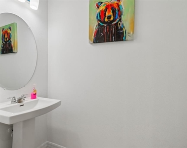 2576 Penguin Boulevard - Photo Thumbnail 16