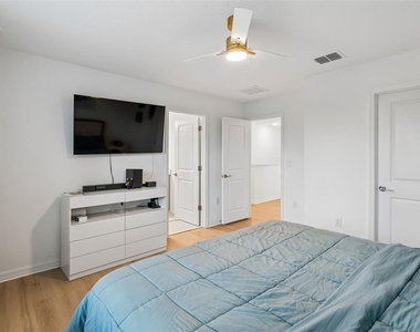 2576 Penguin Boulevard - Photo Thumbnail 11