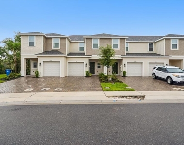2576 Penguin Boulevard - Photo Thumbnail 1