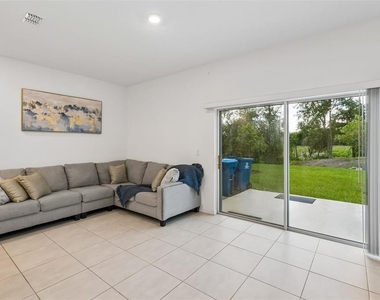 2576 Penguin Boulevard - Photo Thumbnail 4