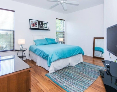 8923 Legacy Court - Photo Thumbnail 10