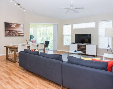 8923 Legacy Court - Photo Thumbnail 5