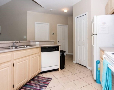 8923 Legacy Court - Photo Thumbnail 7