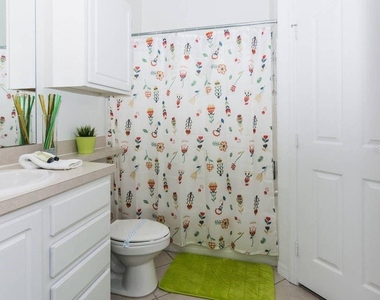 8923 Legacy Court - Photo Thumbnail 12