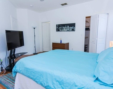 8923 Legacy Court - Photo Thumbnail 11