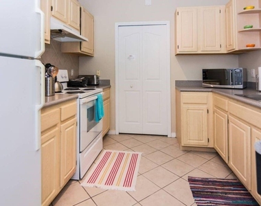 8923 Legacy Court - Photo Thumbnail 8