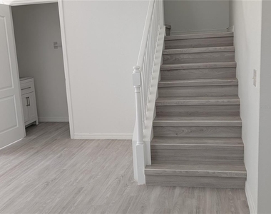 2203 Chatham Place - Photo Thumbnail 15