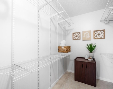 304 Northlake Drive - Photo Thumbnail 15