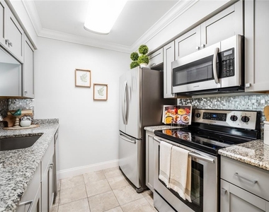 304 Northlake Drive - Photo Thumbnail 1