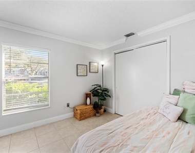 304 Northlake Drive - Photo Thumbnail 16