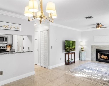 304 Northlake Drive - Photo Thumbnail 8