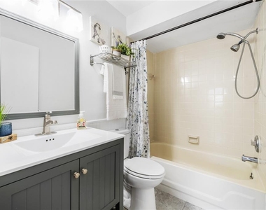 304 Northlake Drive - Photo Thumbnail 14