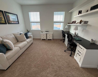 1656 Pyramid Hill Street - Photo Thumbnail 5