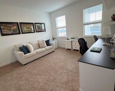 1656 Pyramid Hill Street - Photo Thumbnail 6
