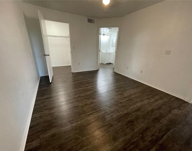 2202 Key West Court - Photo Thumbnail 7