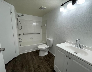 2202 Key West Court - Photo Thumbnail 6