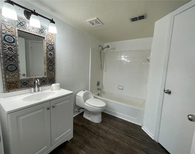 2202 Key West Court - Photo Thumbnail 10
